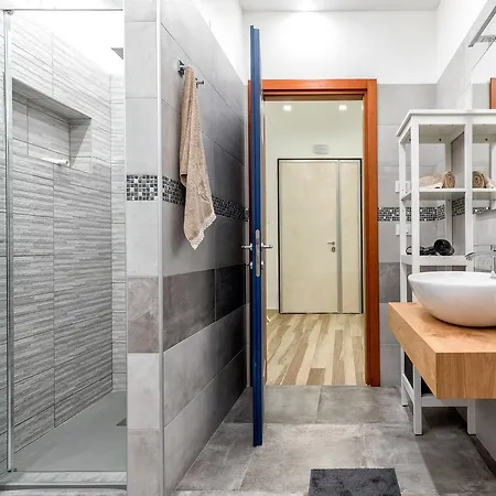 Sunrise Apartment *